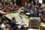 　衆院政治改革特別委で答弁する自民党の小泉進次郎氏（右手前）＝２０２４年１２月