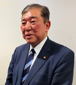 取材に答える石破氏＝１１日、都内