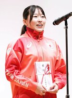 日体大のパリ五輪・パラリンピックに向けた壮行会で、意気込みを語る水泳女子板飛び込みの三上紗也可＝東京都世田谷区