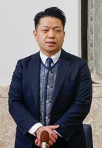 　大阪府岸和田市長選への出馬を表明する前職の永野耕平氏＝１８日午前、岸和田市