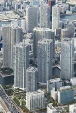 　東京の高層マンション＝２０２３年１０月