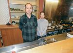 　２年前に輪島へ移住し日本料理店を開いた井上雄介さんと妻の敦美さん。「店を再開して復興に役立ちたい」と言う