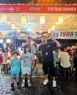 インドネシアで「ＴＯＴＴＯＲＩ　ＲＡＭＥＮ」を開店したロニーさん（右手前）＝提供