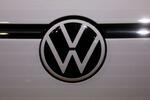 　フォルクスワーゲン（ＶＷ）のロゴ＝２０２２年４月、米ニューヨーク（ロイター＝共同）