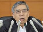 　２０１３年８月、記者会見する日銀の黒田総裁（当時）＝日銀本店