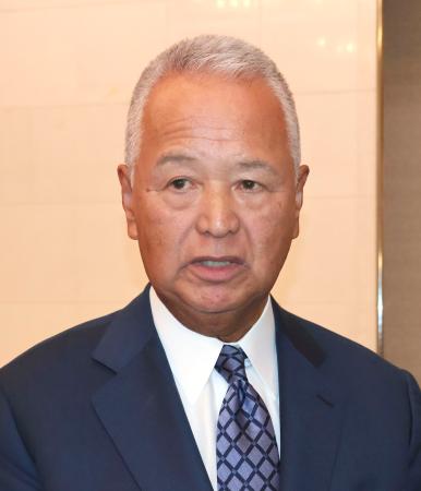 　次期衆院選不出馬を表明する甘利明氏＝２１日午後、相模原市南区