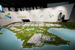 　雄安新区内の展覧館に展示された同区の完成イメージ模型＝１６日、中国河北省保定市（共同）