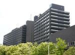 　耐震性不足が判明した兵庫県庁の１号館（奥）と２号館