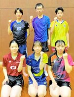 全日本選手権に出場する一般の部の選手。前列左から宮脇、田上、森田。後列左から津村、山本、与＝青谷町農林漁業者トレーニングセンター