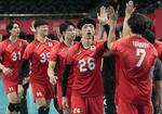 　アフガニスタンに勝利し、タッチを交わす日本の選手たち＝湖州（共同）