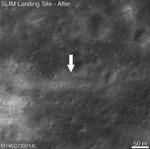 　探査機スリムが着陸した後の月面。中央の白い点がスリム（ＮＡＳＡ、アリゾナ州立大提供）