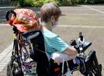 　脳性まひで車いすを利用している山崎和子さん＝６月、埼玉県熊谷市