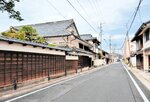 歴史的な建物が残る西小路通り