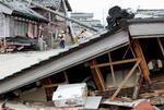 　石川県珠洲市で倒壊した家屋＝５日午前