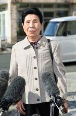 　袴田巌さんの再審初公判を前に、報道陣の取材に応じる姉ひで子さん＝２７日午前、浜松市