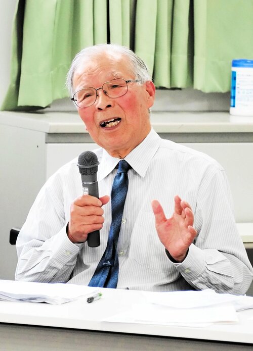 中野好夫の沖縄論が現代にどのような意味を持つか講演する岡村さん