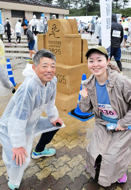 スタート前の宮崎仁志さんと麻綾さん