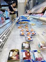 　日本産の刺身が消えた中国・上海市の食品スーパー＝７月（共同）