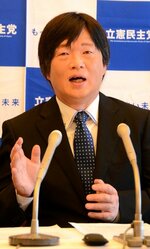 東京一極集中の是正の必要性を語る朝倉氏＝５日、米子市久米町のＡＮＡクラウンプラザホテル米子