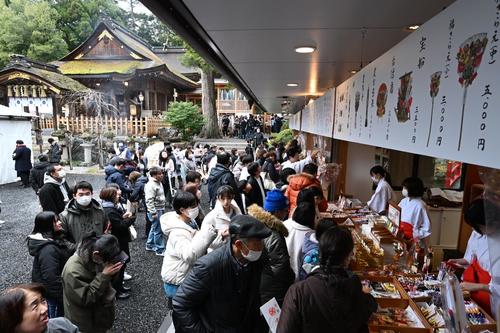 午前１０時半ごろ、鳥取市国府町の宇倍神社