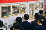 　朝鮮戦争の休戦協定締結から７０年を前に始まった写真展＝１９日、平壌（共同）