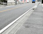 歩行者が軽乗用車にはねられた事故現場＝１３日午前１０時４０分ごろ、鳥取県倉吉市秋喜