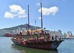 　１日、長崎県対馬市へ向け韓国・釜山を出港した朝鮮通信使の復元船（共同）