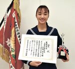 最優秀賞に輝いた鳥取北中の中野さん＝１４日、鳥取市西町１丁目の鳥取敬愛高