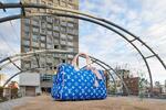　宮下公園に設置された「ルイ・ヴィトン」の人気バッグ「スピーディ」の巨大モチーフ＝東京・渋谷（ＰＨＯＴＯ：ＬＯＵＩＳ　ＶＵＩＴＴＯＮ　／　Ｔｏｍｏｙｕｋｉ　Ｋｕｓｕｎｏｓｅ）（提供写真）