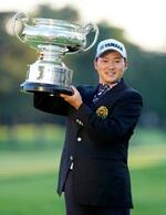 　日本オープン選手権でで優勝した今平周吾＝東京ＧＣ