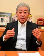 「自民党が変わりつつあることが見える総裁選にしなければいけない」と語る岩屋氏＝国会内