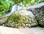 曹源寺の巻石垣（山門付近）＝三朝町曹源寺