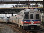 　南東ペンシルベニア交通局（ＳＥＰＴＡ）の郊外鉄道を走る現代ロテム製のシルバーライナー５＝２０２２年１月２日、米フィラデルフィア近郊（筆者撮影）