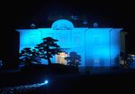 世界糖尿病デー。鳥取県内で初めて青色にライトアップされた国重要文化財、仁風閣＝２００９年11月14日、鳥取市