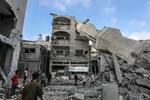 　イスラエル軍の空爆で破壊されたモスク＝１７日、パレスチナ自治区ガザ（ゲッティ＝共同）
