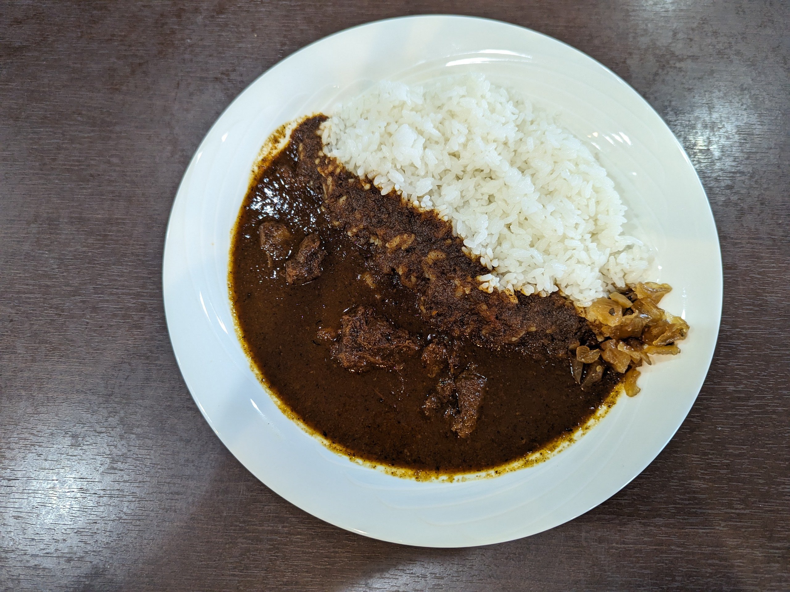 甘さと辛さのコンビネーションが癖になる！何度も食べたい、牛筋カレー | うさぎの耳WEB MAGAZINE