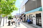 昭和レトロな水木ワールドに調和する修景が進みつつある水木しげるロード＝１６日、鳥取県境港市松ケ枝町