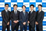 　受賞した日亜化学工業の５人。左から平尾剛さん、森住知典さん、中津嘉隆さん、高鶴一真さん、長尾陽二さん＝１月、徳島県阿南市（日亜化学工業提供）