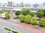 出入り口付近にバスターミナルが無く、交通の結節点としての機能に課題を抱えるＪＲ鳥取駅北口＝１８日、鳥取市今町２丁目