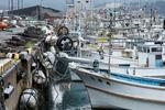 　県内最大の漁獲量を誇る輪島港に停泊する漁船。海底が３、４メートル上がったと証言する漁師もいた＝１８日午後、石川県輪島市